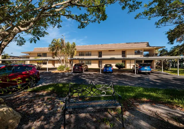 Photo 4 of Condo for sale at 12300 Vonn Rd #9205, Largo, FL 33774 | MLS# TB8551030 | Listing updated on 2026-09-23