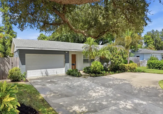 Photo 1 of Single family home for sale at 6675 Colony Dr S, Saint Petersburg, FL 33705 | MLS# TB8551032 | Listing updated on 2026-10-11