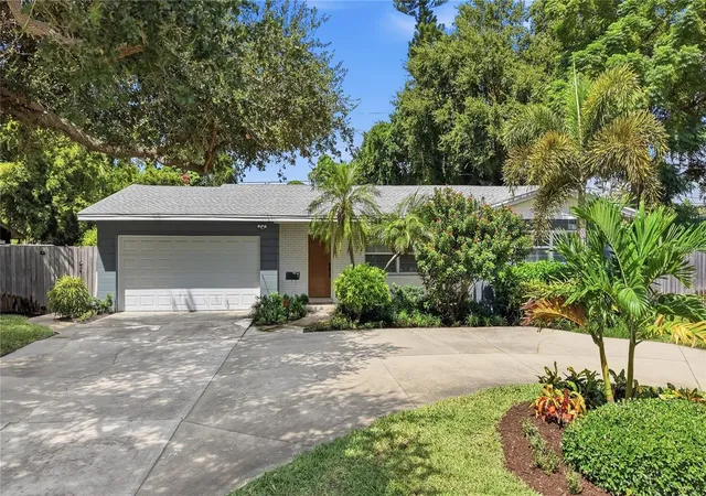 Photo 2 of Single family home for sale at 6675 Colony Dr S, Saint Petersburg, FL 33705 | MLS# TB8551032 | Listing updated on 2026-10-11