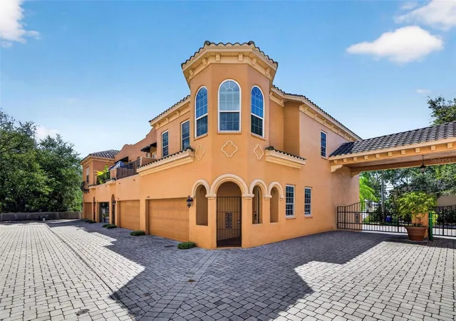 Townhouse for sale at 2908 Hansen Manor Ln, TAMPA, FL 33611 | MLS# TB8551034