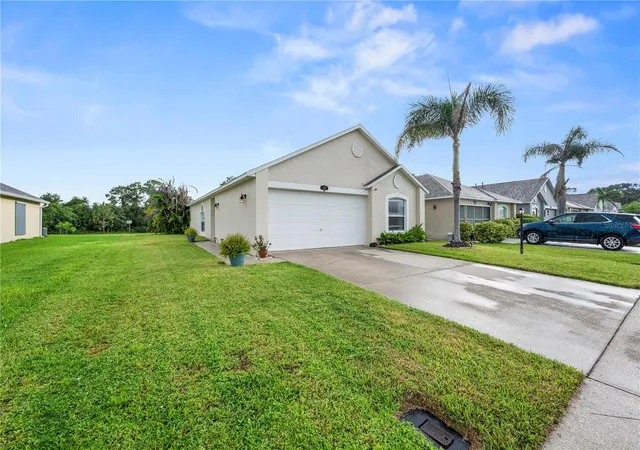 Photo 2 of Single family home for sale at 2054 Majestic Pine Ct NE, Palm Bay, FL 32905 | MLS# V4951420 | Listing updated on 2026-09-23