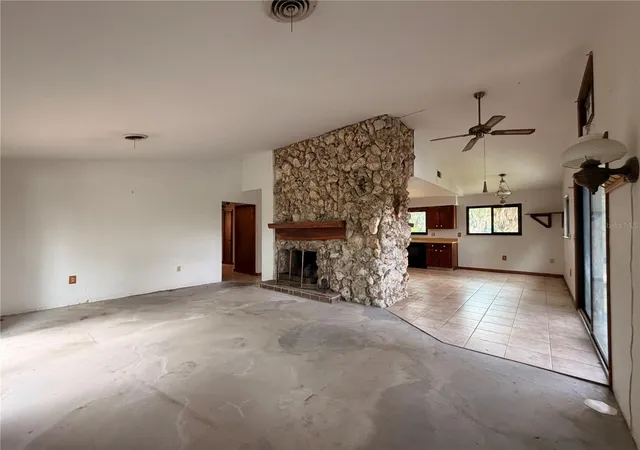 Photo 1 of Single family home for sale at 12032 W Waterwood Dr, Crystal River, FL 34429 | MLS# TB8551041 | Listing updated on 2026-09-28
