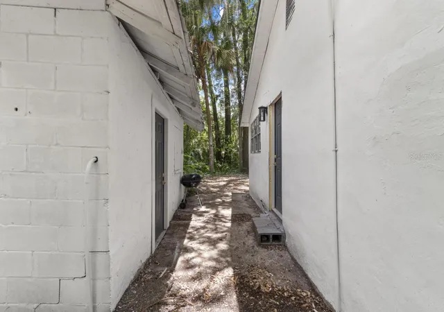 Photo 3 of House for sale at 1118 NW 7th Avenue, Ocala, FL 34475 | MLS# A4706948 | Listing updated on 2026-09-22