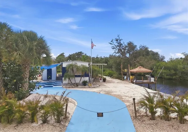 Manufactured home for sale at 1128 Seahorse Ln, ENGLEWOOD, FL 34224 | MLS# D6148874