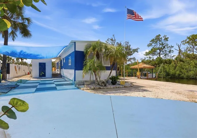 Photo 4 of Manufactured home for sale at 1128 Seahorse Ln, Englewood, FL 34224 | MLS# D6148874 | Listing updated on 2026-10-07
