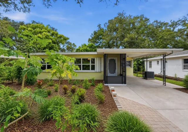 Photo 2 of Single family home for sale at 1632 San Mateo Dr, Dunedin, FL 34698 | MLS# W7889713 | Listing updated on 2026-10-13