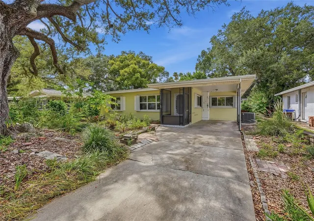 Photo 3 of Single family home for sale at 1632 San Mateo Dr, Dunedin, FL 34698 | MLS# W7889713 | Listing updated on 2026-10-13