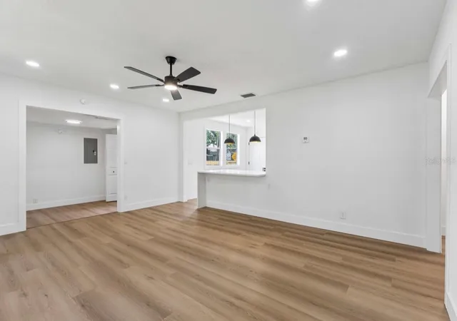 Photo 3 of Single family home for sale at 1910 Curry Frd Rd, Orlando, FL 32806 | MLS# S5158069 | Listing updated on 2026-10-07