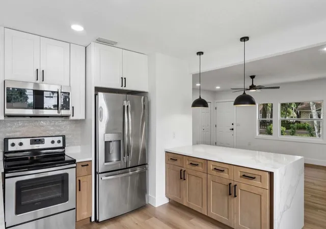 Photo 4 of Single family home for sale at 1910 Curry Frd Rd, Orlando, FL 32806 | MLS# S5158069 | Listing updated on 2026-10-07