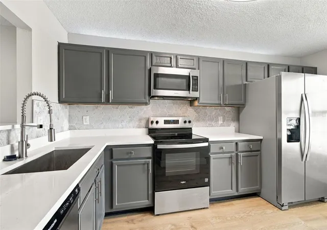 Photo 2 of Condo for sale at 3118 Valley Oaks Dr, Tampa, FL 33618 | MLS# TB8551048 | Listing updated on 2026-10-04