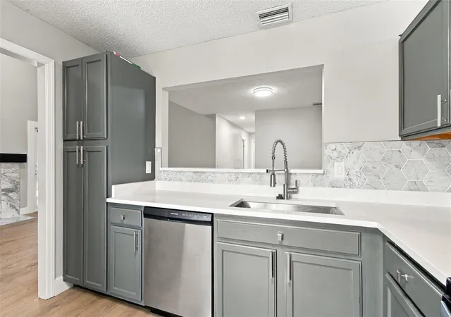 Photo 3 of Condo for sale at 3118 Valley Oaks Dr, Tampa, FL 33618 | MLS# TB8551048 | Listing updated on 2026-10-04