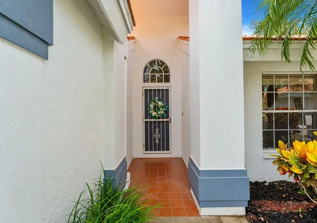 Photo 4 of House for sale at 6724 Approach Rd #3, Sarasota, FL 34238 | MLS# A4706950 | Listing updated on 2026-09-26
