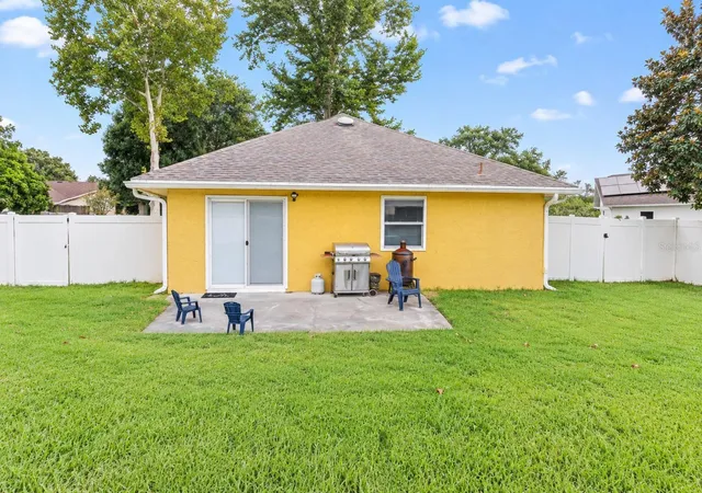 Photo 2 of Single family home for sale at 117 Rebecca Dr Ne, Winter Haven, FL 33881 | MLS# O6443814 | Listing updated on 2026-09-23