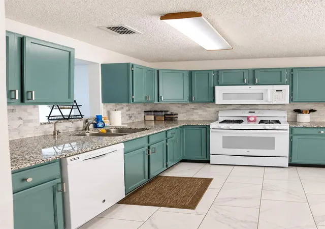 Photo 3 of Single family home for sale at 117 Rebecca Dr Ne, Winter Haven, FL 33881 | MLS# O6443814 | Listing updated on 2026-09-23