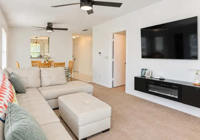 Photo 4 of Single family home for sale at 117 Rebecca Dr NE, Winter Haven, FL 33881 | MLS# O6443814 | Listing updated on 2026-09-23