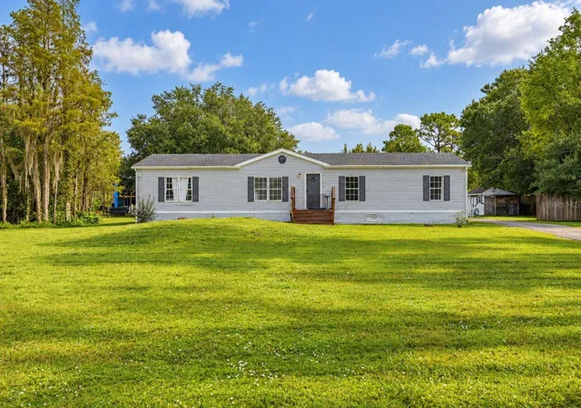 Photo 1 of Manufactured home for sale at 9445 Helena Dr, Saint Cloud, FL 34773 | MLS# S5158071 | Listing updated on 2026-10-06