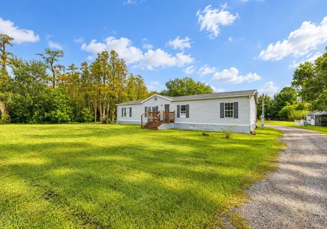 Photo 2 of Manufactured home for sale at 9445 Helena Dr, Saint Cloud, FL 34773 | MLS# S5158071 | Listing updated on 2026-10-06