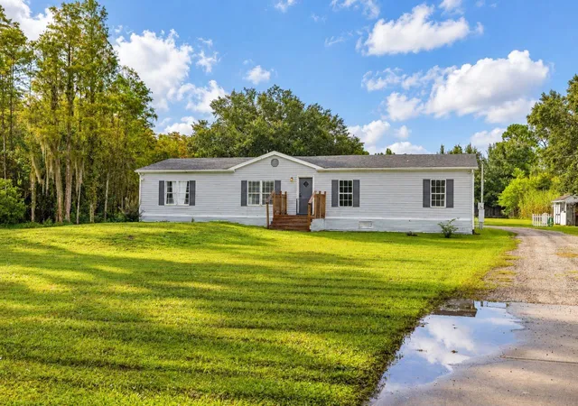 Photo 3 of Manufactured home for sale at 9445 Helena Dr, Saint Cloud, FL 34773 | MLS# S5158071 | Listing updated on 2026-10-06