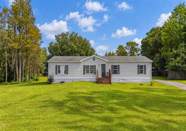 Photo 4 of Manufactured home for sale at 9445 Helena Dr, Saint Cloud, FL 34773 | MLS# S5158071 | Listing updated on 2026-10-06
