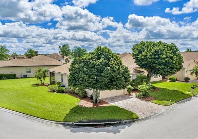 Photo 3 of Single family home for sale at 5281 Pebble Beach Blvd, Winter Haven, FL 33884 | MLS# P4939964 | Listing updated on 2026-09-29