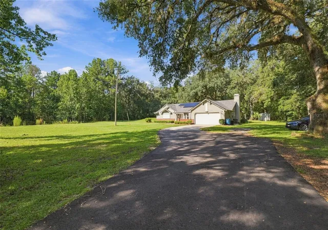 Photo 4 of Single family home for sale at 880 Emerson Rd, Brooksville, FL 34601 | MLS# W7889716 | Listing updated on 2026-10-01