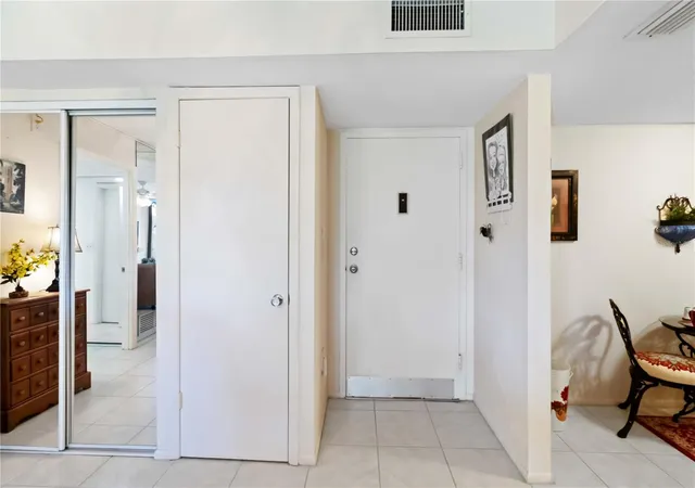 Photo 4 of Condo for sale at 618 Bird Bay Dr S #201, Venice, FL 34285 | MLS# A4706957 | Listing updated on 2026-09-28
