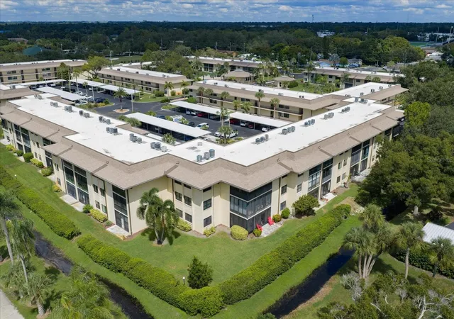 Photo 3 of Condo for sale at 12300 Vonn Rd #7106, Largo, FL 33774 | MLS# TB8551071 | Listing updated on 2026-09-30