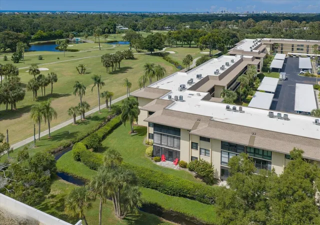Photo 4 of Condo for sale at 12300 Vonn Rd #7106, Largo, FL 33774 | MLS# TB8551071 | Listing updated on 2026-09-30