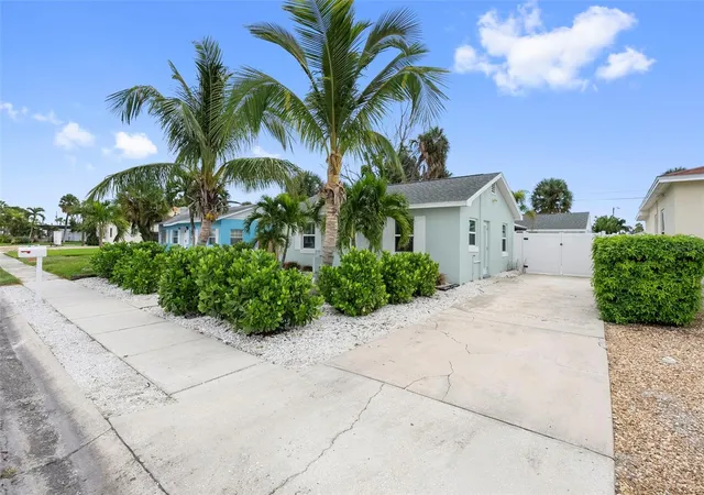 Photo 2 of Single family home for sale at 450 78th Avenue, St Pete Beach, FL 33706 | MLS# TB8551072 | Listing updated on 2026-10-03