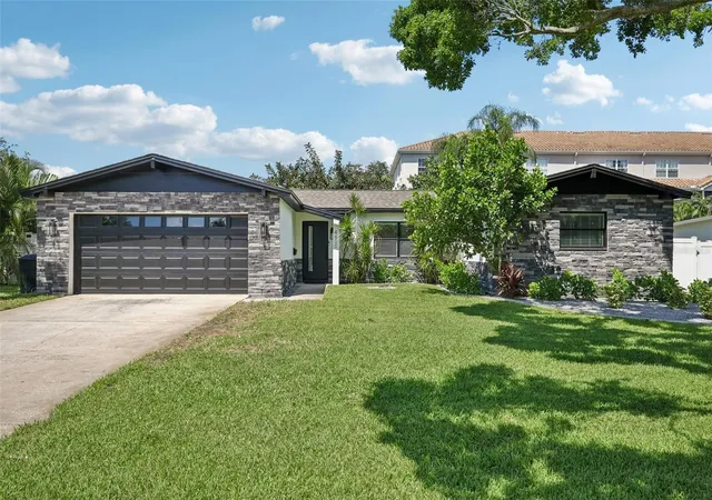 Photo 2 of Single family home for sale at 4600 Bayshore Blvd Ne, Saint Petersburg, FL 33703 | MLS# TB8551073 | Listing updated on 2026-10-12