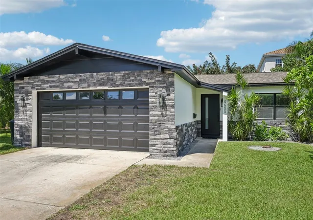 Photo 3 of Single family home for sale at 4600 Bayshore Blvd NE, Saint Petersburg, FL 33703 | MLS# TB8551073 | Listing updated on 2026-10-12