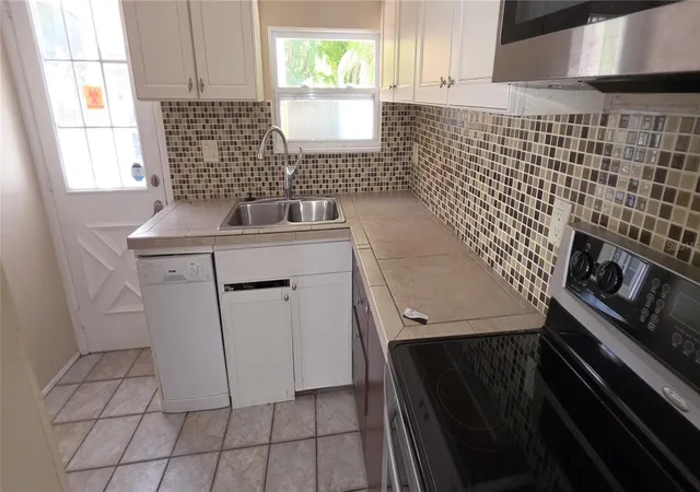Photo 4 of Single family home for sale at 1868 Laurel St, Sarasota, FL 34236 | MLS# A4706958 | Listing updated on 2026-09-22