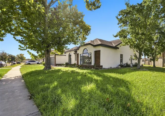 Photo 4 of Single family home for sale at 2358 Oldfield Dr, Orlando, FL 32837 | MLS# O6443832 | Listing updated on 2026-09-25
