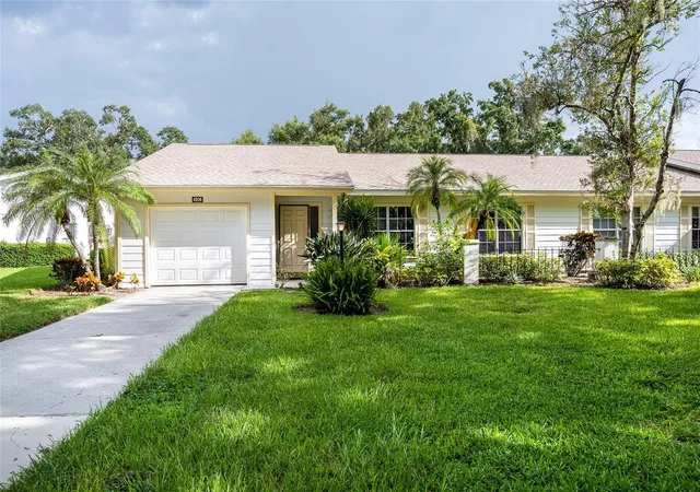 Photo 1 of Single family home for sale at 4206 Oakhurst Cir E #3075, Sarasota, FL 34233 | MLS# N6145881 | Listing updated on 2026-10-08