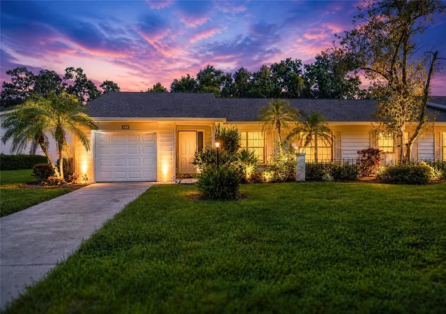 Photo 2 of Single family home for sale at 4206 Oakhurst Cir E #3075, Sarasota, FL 34233 | MLS# N6145881 | Listing updated on 2026-10-08