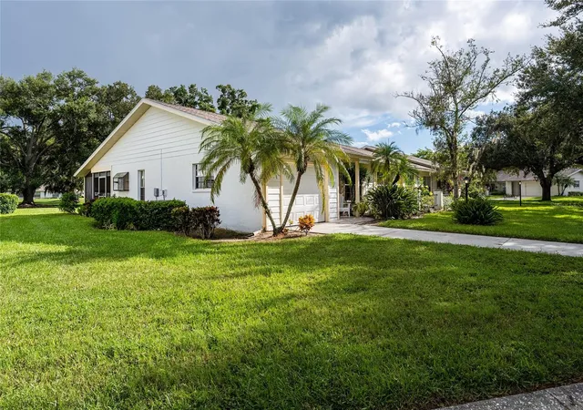 Photo 3 of Single family home for sale at 4206 Oakhurst Cir E #3075, Sarasota, FL 34233 | MLS# N6145881 | Listing updated on 2026-10-08