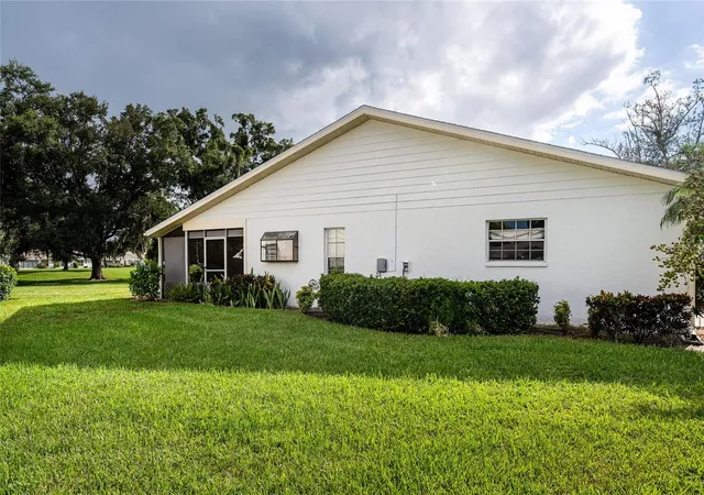 Photo 3 of House for sale at 4206 Oakhurst Cir E #3075, Sarasota, FL 34233 | MLS# N6145881 | Listing updated on 2026-10-08