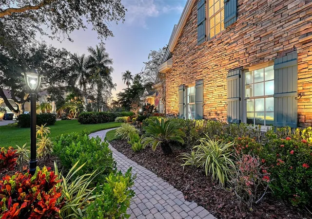 Photo 3 of Mansion for sale at 7467 Cabbage Palm Ct, Sarasota, FL 34241 | MLS# A4706960 | Listing updated on 2026-10-05