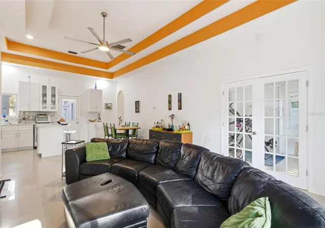 Listing Photo 5 - Condo for sale in building located at 3306 Harrison Ave, Orlando, FL 32804