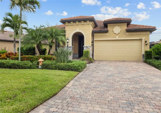 Photo 2 of Single family home for sale at 6905 Gosport Cvs, Bradenton, FL 34202 | MLS# A4706962 | Listing updated on 2026-09-23