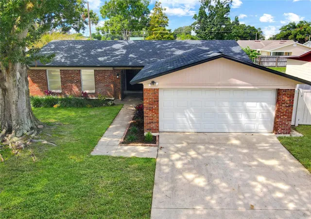 Photo 1 of Single family home for sale at 1815 Lowry Ave, Lakeland, FL 33801 | MLS# TB8551082 | Listing updated on 2026-10-01
