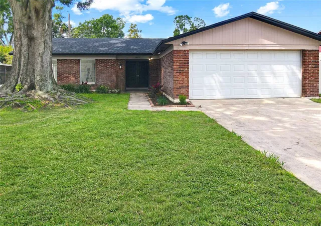 Photo 2 of Single family home for sale at 1815 Lowry Ave, Lakeland, FL 33801 | MLS# TB8551082 | Listing updated on 2026-10-01