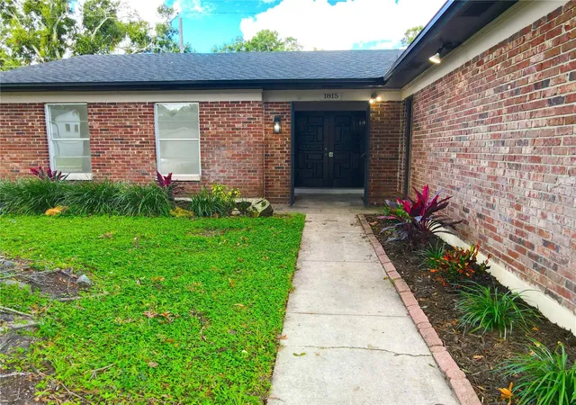 Photo 3 of Single family home for sale at 1815 Lowry Ave, Lakeland, FL 33801 | MLS# TB8551082 | Listing updated on 2026-10-01