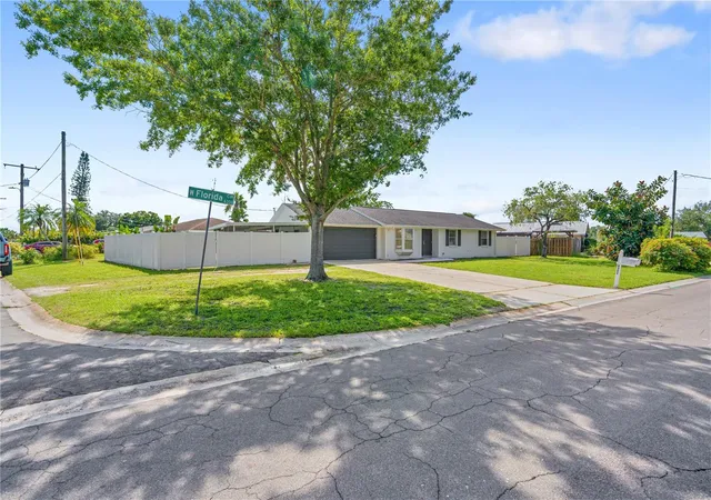Photo 3 of Single family home for sale at 6321 Florida Cir W, Apollo Beach, FL 33572 | MLS# TB8551088 | Listing updated on 2026-10-08