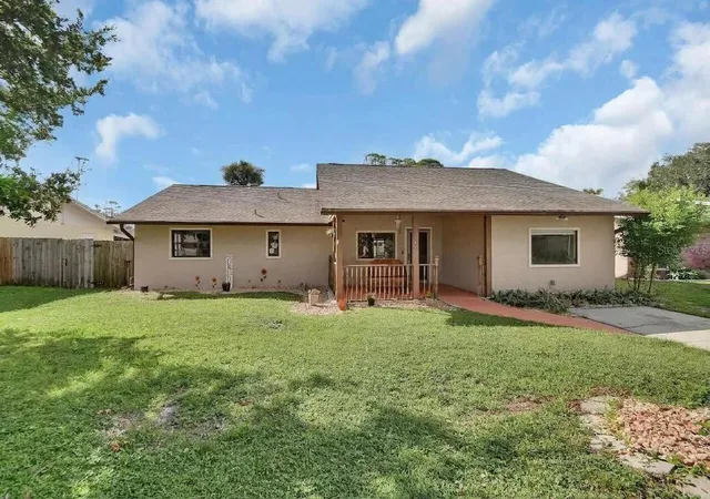 Photo 1 of Single family home for sale at 583 Cambridge Cir, South Daytona, FL 32119 | MLS# V4951424 | Listing updated on 2026-10-06