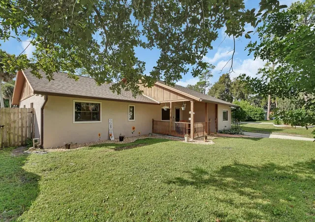 Photo 2 of Single family home for sale at 583 Cambridge Cir, South Daytona, FL 32119 | MLS# V4951424 | Listing updated on 2026-10-06