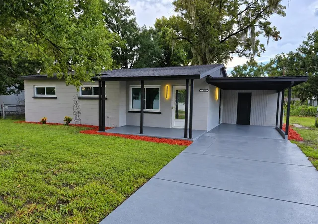 Photo 1 of Single family home for sale at 1810 E Carol Dr, Plant City, FL 33563 | MLS# O6443864 | Listing updated on 2026-10-08