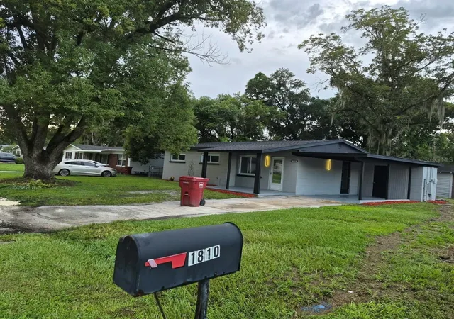 Photo 1 of Single family home for sale at 1810 E Carol Dr, Plant City, FL 33563 | MLS# O6443864 | Listing updated on 2026-09-23