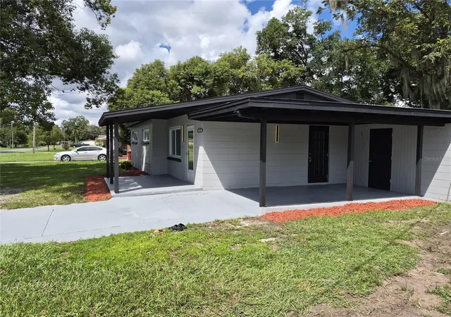 Photo 3 of Single family home for sale at 1810 E Carol Dr, Plant City, FL 33563 | MLS# O6443864 | Listing updated on 2026-09-23