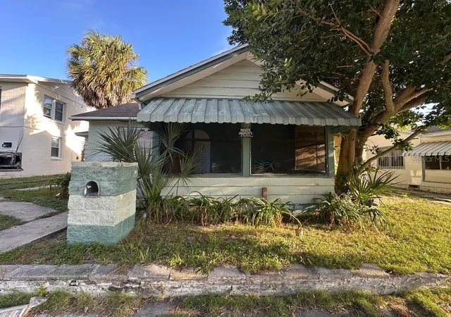 Single family home for sale at 821 Paris Ave S, Saint Petersburg, FL 33701 | MLS# TB8551102
